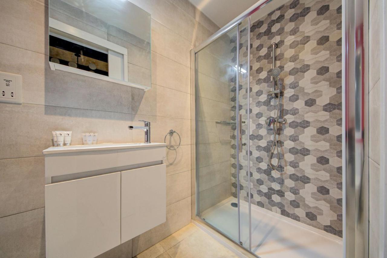Private Rooms With Bathroom In วัลเลตตา ภายนอก รูปภาพ