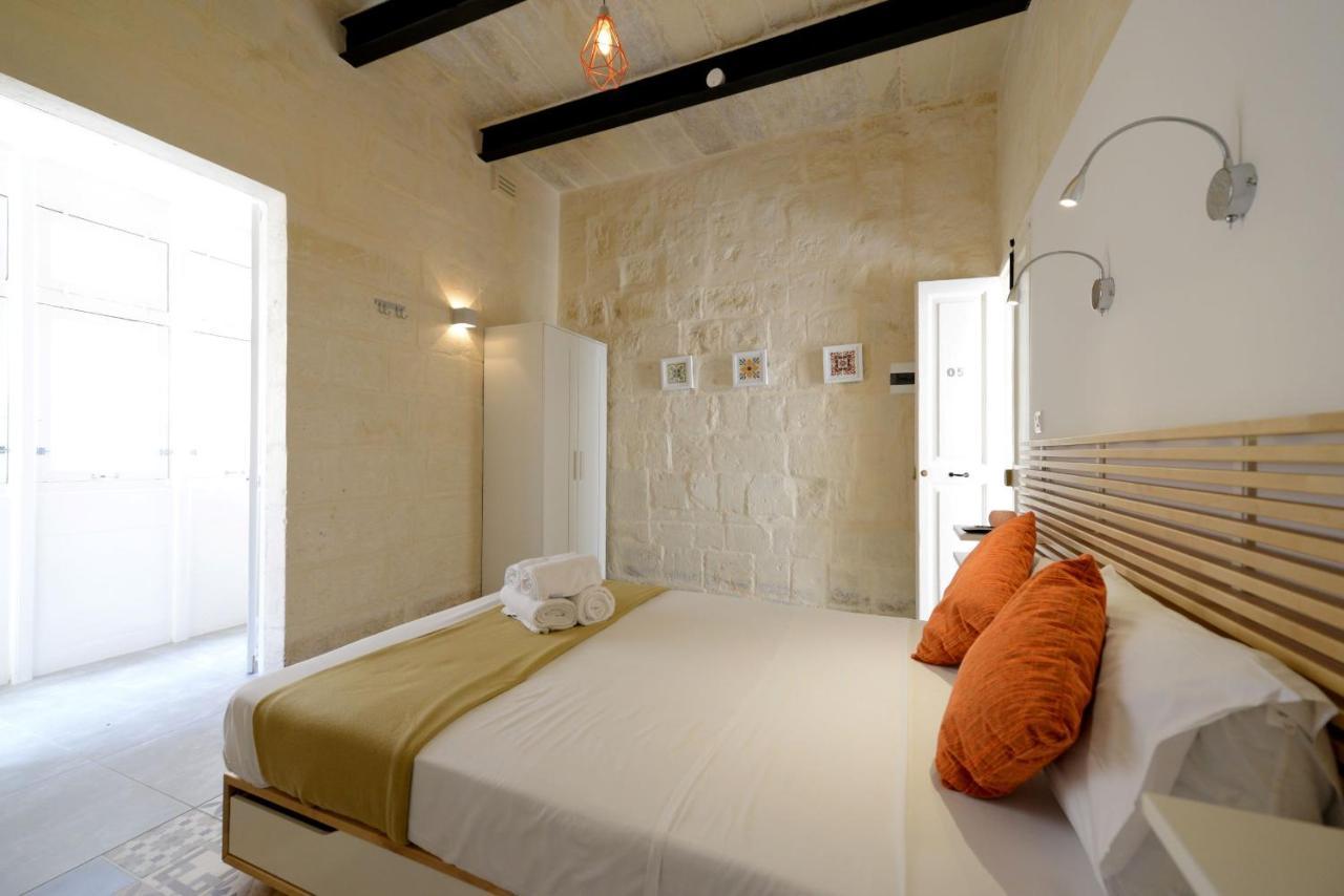 Private Rooms With Bathroom In วัลเลตตา ภายนอก รูปภาพ