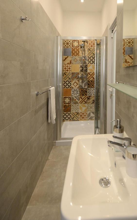 Private Rooms With Bathroom In วัลเลตตา ภายนอก รูปภาพ