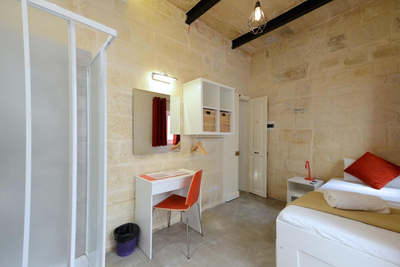 Private Rooms With Bathroom In วัลเลตตา ภายนอก รูปภาพ