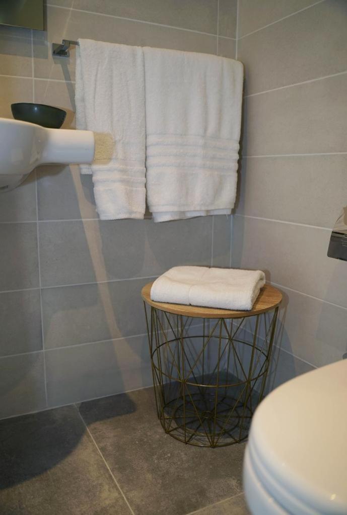 Private Rooms With Bathroom In วัลเลตตา ภายนอก รูปภาพ