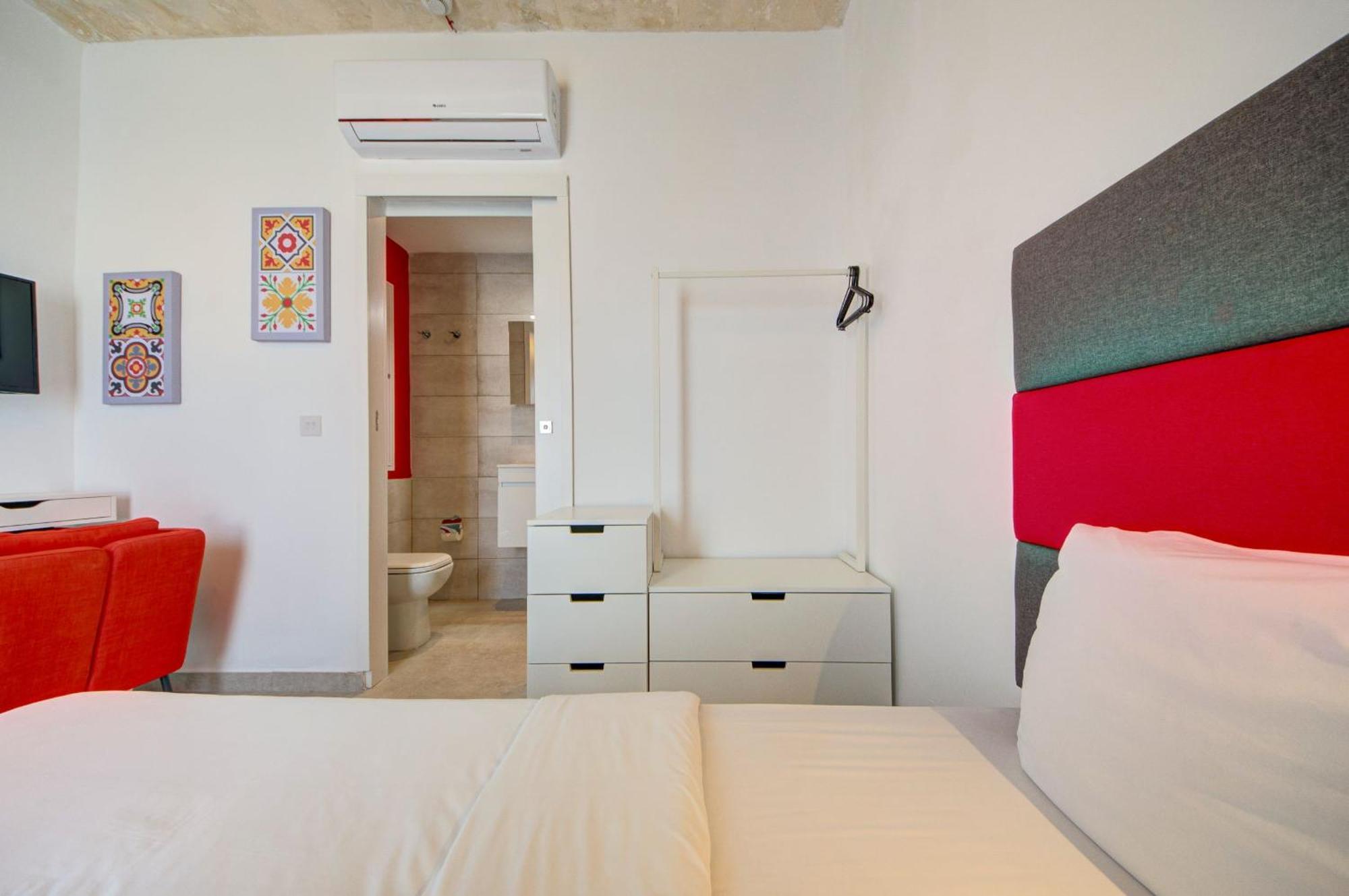 Private Rooms With Bathroom In วัลเลตตา ภายนอก รูปภาพ