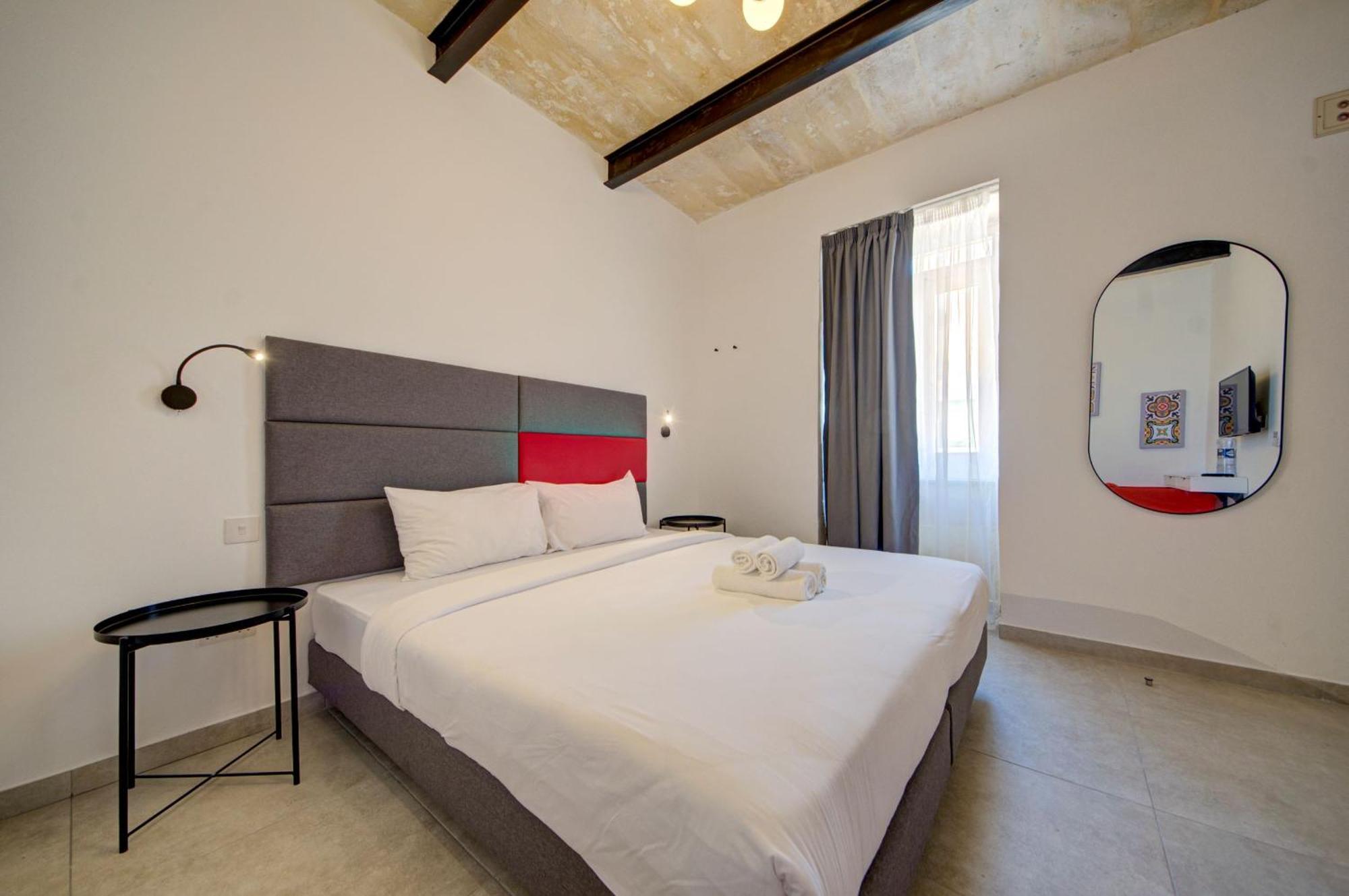 Private Rooms With Bathroom In วัลเลตตา ภายนอก รูปภาพ
