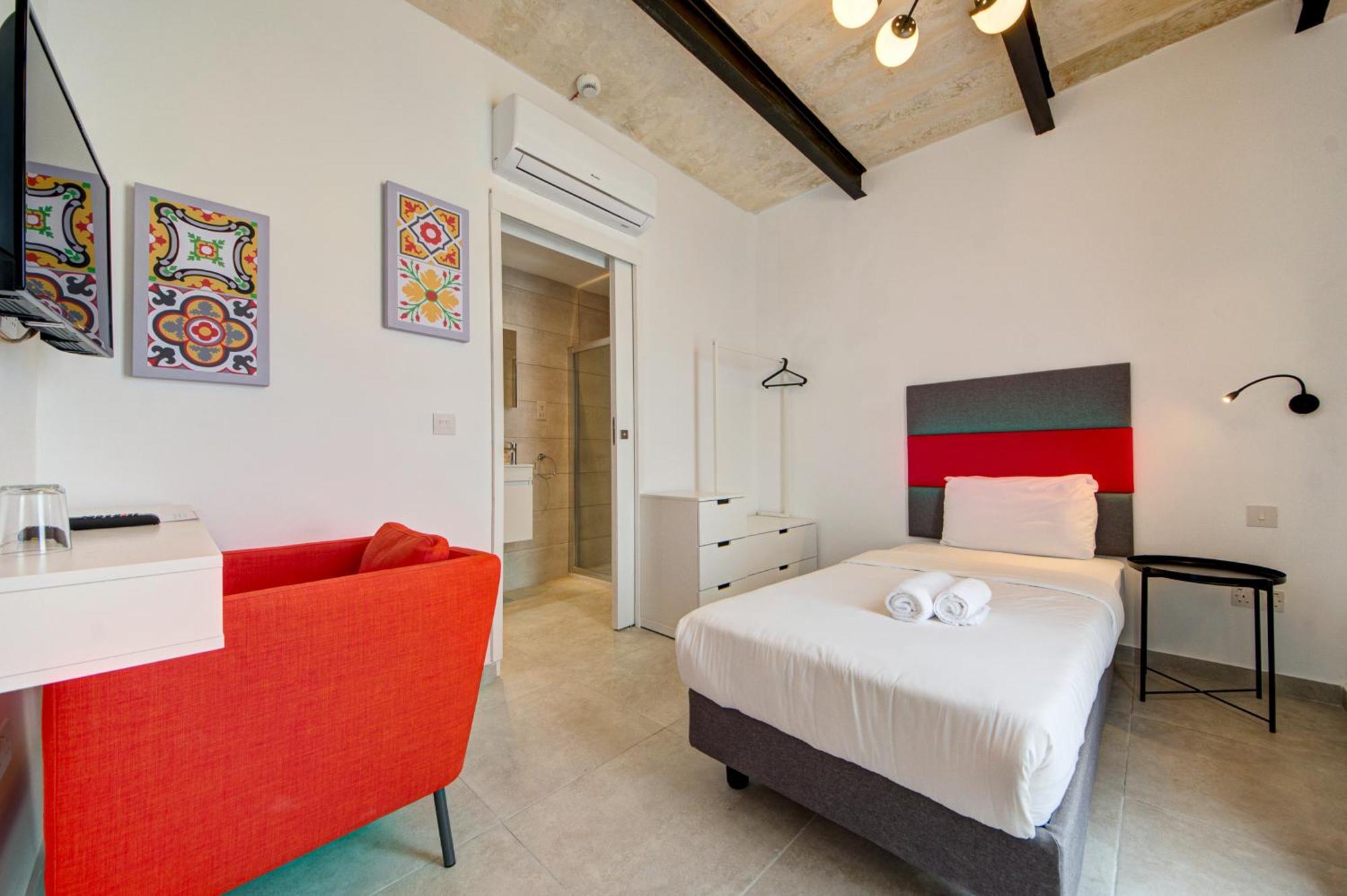 Private Rooms With Bathroom In วัลเลตตา ภายนอก รูปภาพ